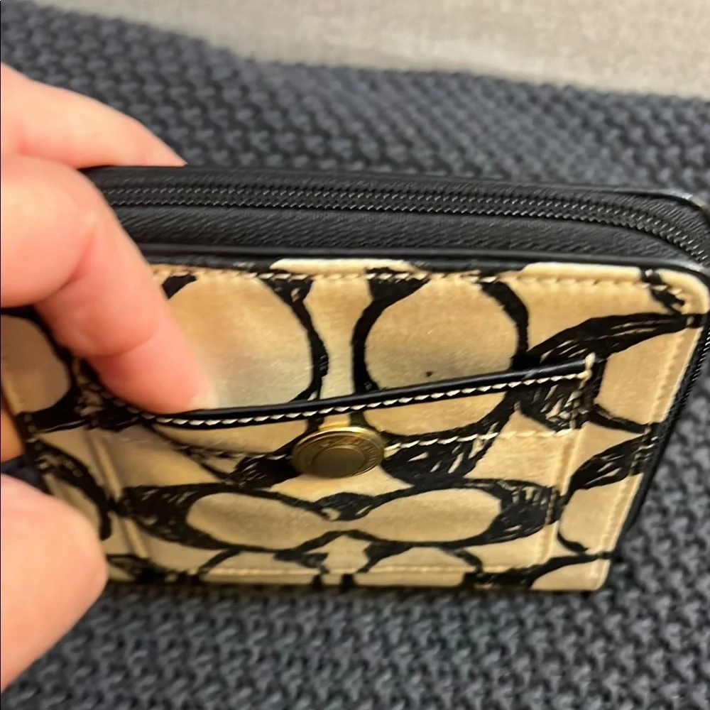 Coach Cream and Black Signature Wallet - Picture 6 of 6